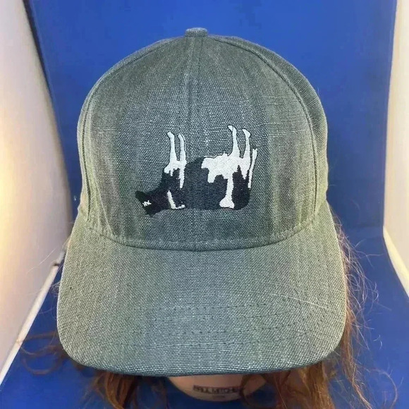 Eco-Friendly Hemp Cap with Unique Graphic Design - Picture 3 of 6